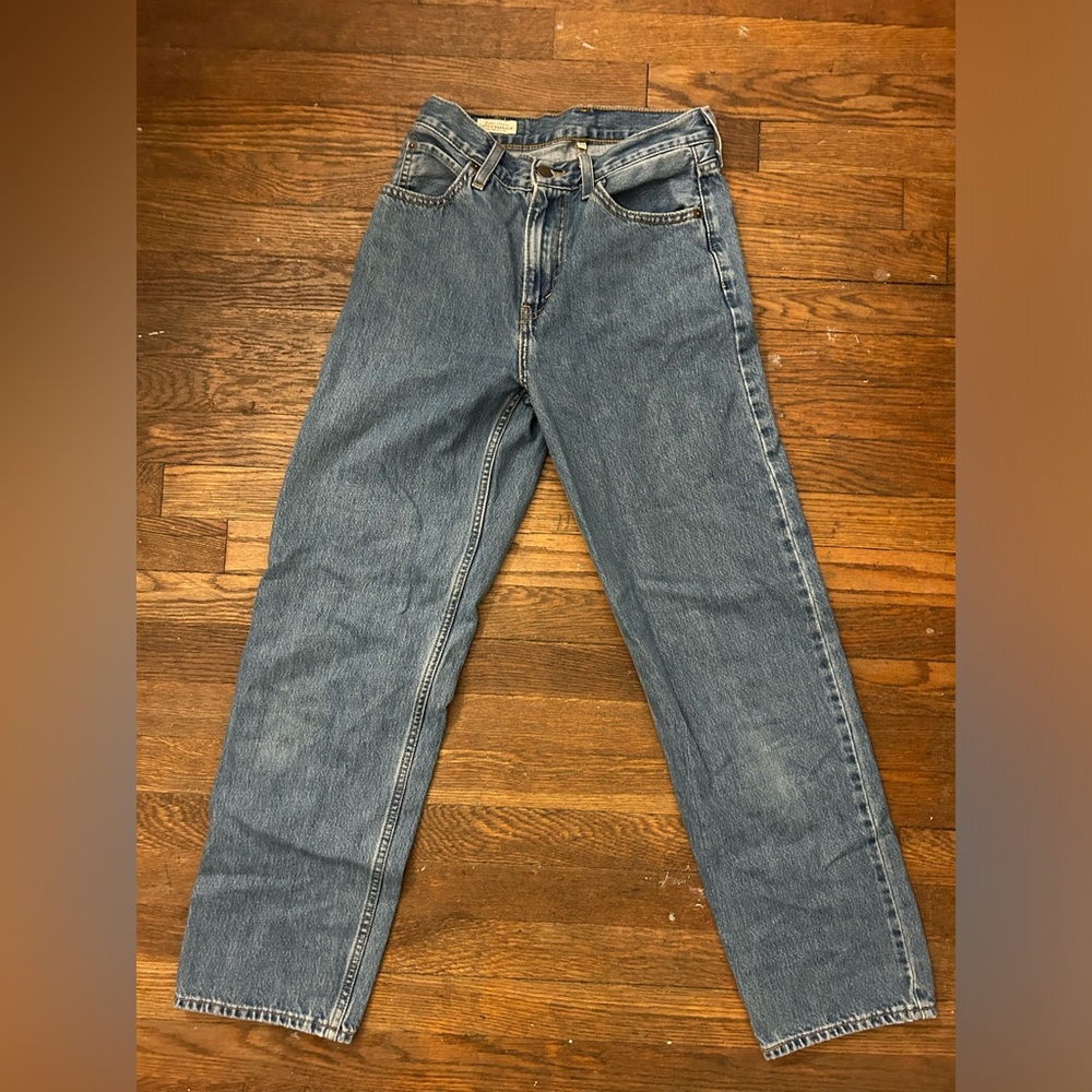 Levi’s Premium straight-leg jeans in size 25.